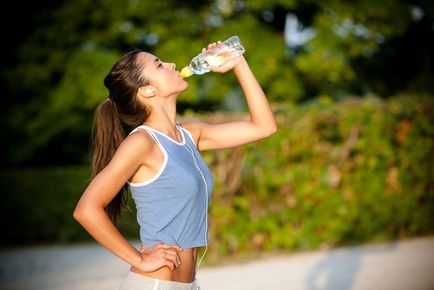 Десет причини, поради които трябва да бъдат сигурни, да се пие много вода