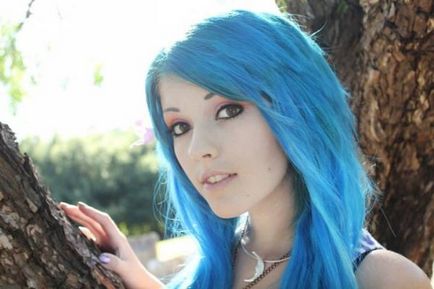 Blue коса - изключителна романтика обратно в модата (в синьо) Blue коса - изключителна романтика отново е на мода