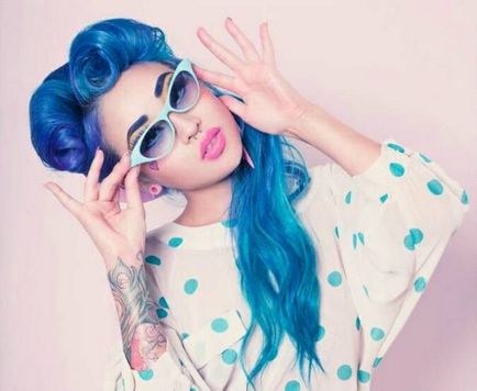 Blue коса - изключителна романтика обратно в модата (в синьо) Blue коса - изключителна романтика отново е на мода
