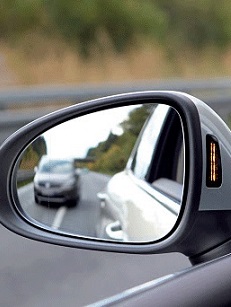 Как да се създаде огледало в огледалото за обратно виждане на автомобила от дясната страна