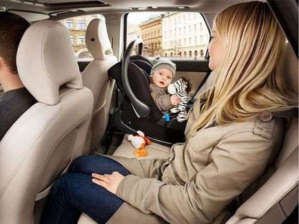 Как да транспортират бебето в колата
