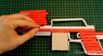 Как да си направим машина m4 хартия, който може да стреля