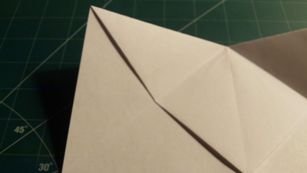 Как да си направим хартиени самолетчета, който отлита и не падне на земята