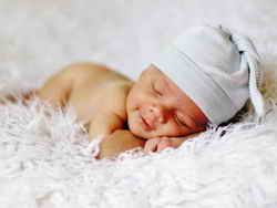 Как да се сложи бебето да спи бързо и лесно през цялата нощ