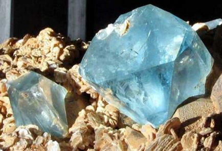 Topaz камък и неговите свойства се интересуват от зодия, цвят и стойност (камък) Topaz камък и неговите свойства се интересуват от зодия, цвят и стойност