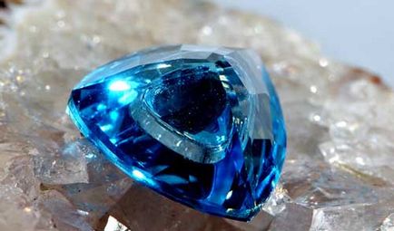 Topaz камък и неговите свойства се интересуват от зодия, цвят и стойност (свойства) Topaz камък и неговите свойства се интересуват от зодия, цвят и стойност