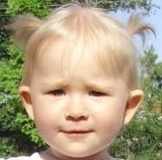 Kid силно лансиран в областта на корема (тласкания) Kid силно лансиран в стомаха