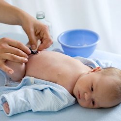 Миризми и изолация на пъпа (лошо) Мирис и освобождаване от пъпа