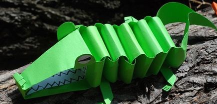 Занаяти от хартия за децата със собствените си ръце крокодил