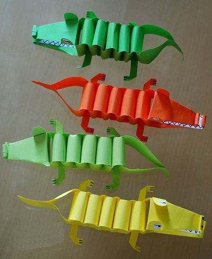 Занаяти от хартия за децата със собствените си ръце крокодил