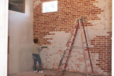 Боядисване стъпка тухлена стена по стъпка
