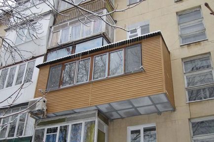 Разширяване на балкони на основната плоча, което представлява увеличение от това колко е възможно, без разрешение на Хрушчов,