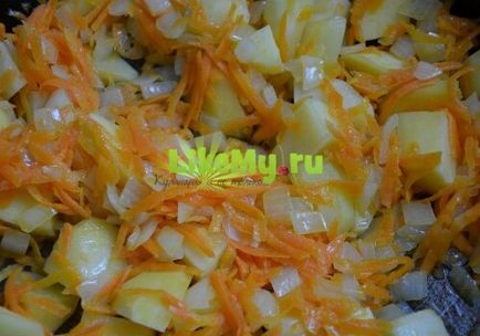 Рецепта вкусна растителни рагу с тиквички и картофи