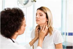 Симптомите на болести на щитовидната жлеза