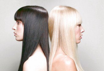 Методи за осветление черно боядисана коса