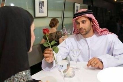 Арабски мъже и жени, как да живеят един обикновен арабски семейство в ОАЕ