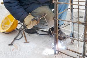 Засилването на стените, което е, за боядисване на бетон (армировка) Засилването на стените, което е, за боядисване на бетон