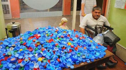 Какво правят на капачки от пластмасови бутилки