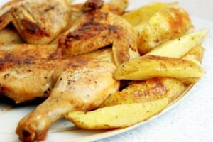 Пиле Tabaka във фурната с картофи