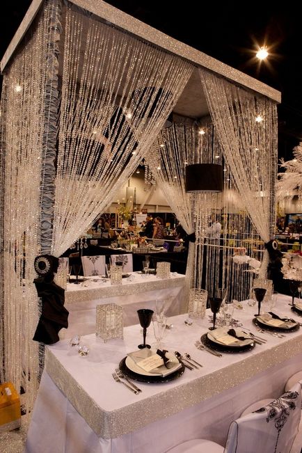 Декорация сватбена маса булката и младоженеца, гостите със собствените си ръце в страната и в