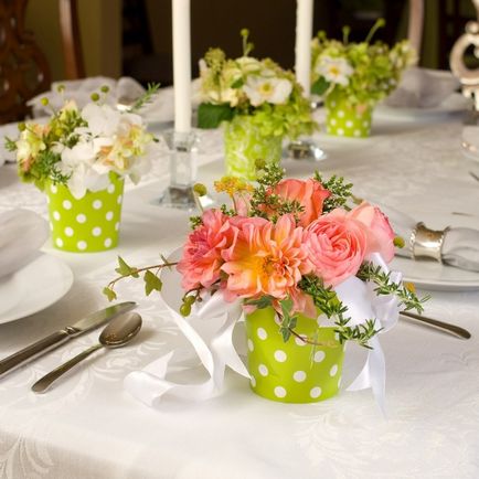 Декорация сватбена маса булката и младоженеца, гостите със собствените си ръце в страната и в