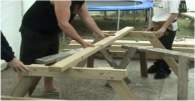 Дървени маси на открито, за да дадат свои ръце, как да се изгради