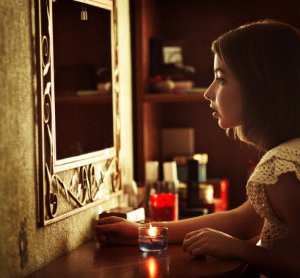 Предсказания чрез маскиране на сгоден (на огледалото, свещите, в сън, и др)