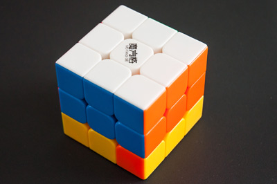 Инструкции за това как да се съберат куб 3x3 на Рубик за 1 минута