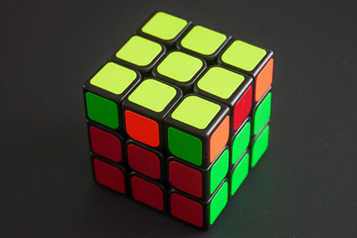 Инструкции за това как да се съберат куб 3x3 на Рубик за 1 минута