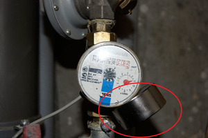 Как безопасно да заобиколят немагнитен печат върху измервателния уред за пречистване на вода