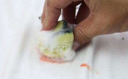 Как и какво да изпере дрехите с маркер извлече място