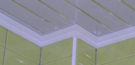 Как да се залепят на тавана корнизи на пяна върху тапета и окачения таван