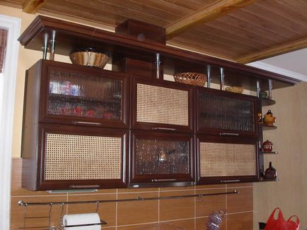 Как да се актуализира старите мебели в кухнята с ръцете си живопис, декорация, ратан, поставяне,