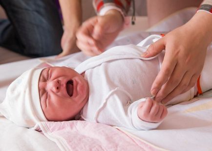 Как да се справим с новородено в първите дни у дома след изписването