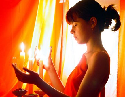 Как да се почисти собствения си дом с помощта на църковни свещи