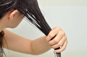 Как да се облекчи тъмна коса Cposob 15 - за растежа на косата