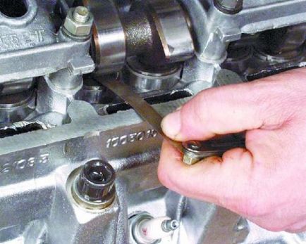 Как да се коригира клапана на автомобилите на двигателя - описание и инструкции