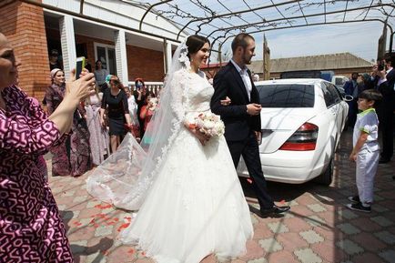 Какво всъщност се случва чеченски сватба - новини в снимки