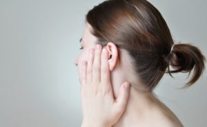 Как да се чисти ушите процедурата по пероксид водород и противопоказанията
