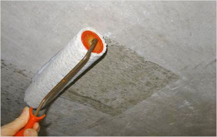 Как да се подготвят за боядисване на тавана, както и последователността на основните правила за работа