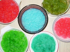 Как да се боядисват вълна за сплъстяване бои за храна в микровълновата