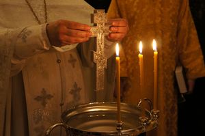 Как да се освети водата в дома - молитвата за освещаване