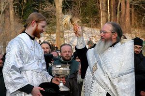Как да се освети водата в дома - молитвата за освещаване (посвещаваш) Как да се освети водата в дома - молитвата за освещаване