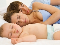 Как да научим бебето да спи отделно 3 Важни съвети
