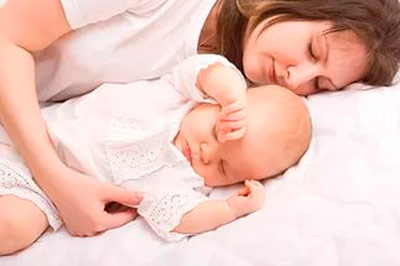 Как да се научи детето да спи отделно от родителите си - в отделно помещение или леглото си, umnyash