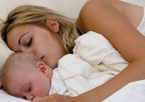 Как да се научи детето да спи в креватчето малки трикове