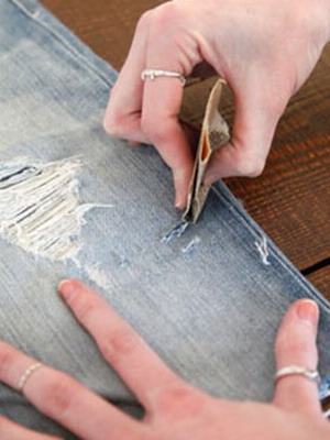 Как да си направим модерни дънкови шорти с ръцете си скъсани красиви модели