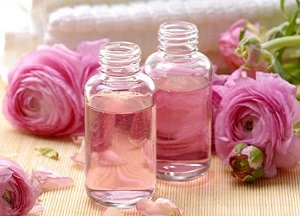Как да си направим розова вода от листенца от рози у дома
