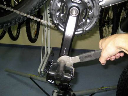 Как да премахнете педалите от велосипеда, разглоби и разменят за нови