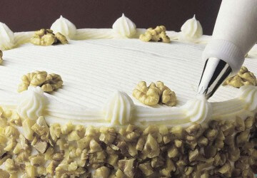 Как да се украсяват торта крем у дома